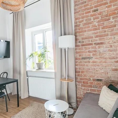 Superapart Rakietników 4 *